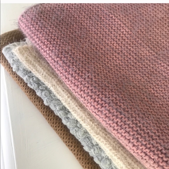 ❄️Lovely Silver Lining Infinity Scarf ❄️ Sale - Picture 2 of 2